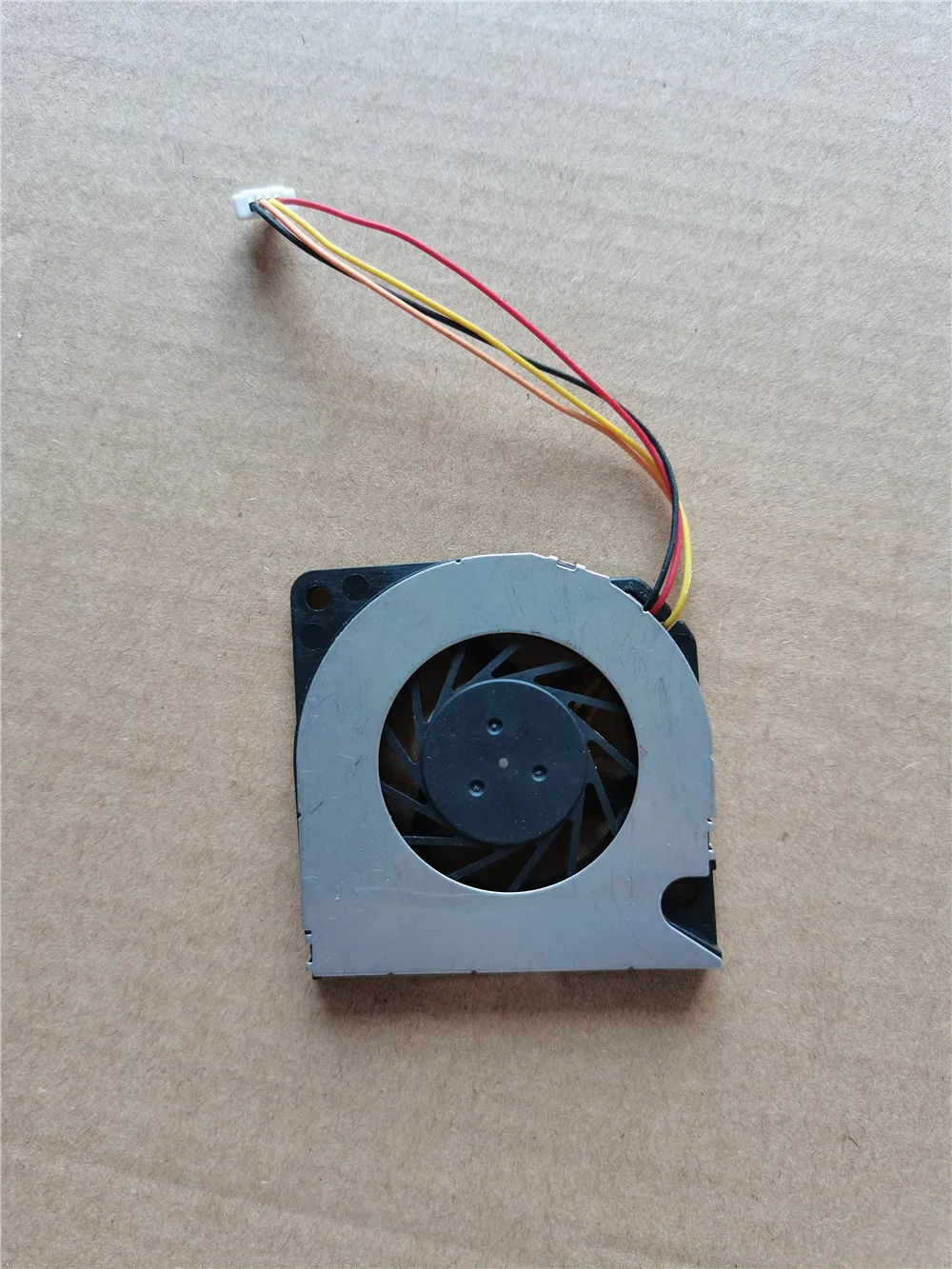 พัดลมทำความเย็นใหม่ดั้งเดิมแล็ - Cpu Cooler บทวิจารณ์และราคา